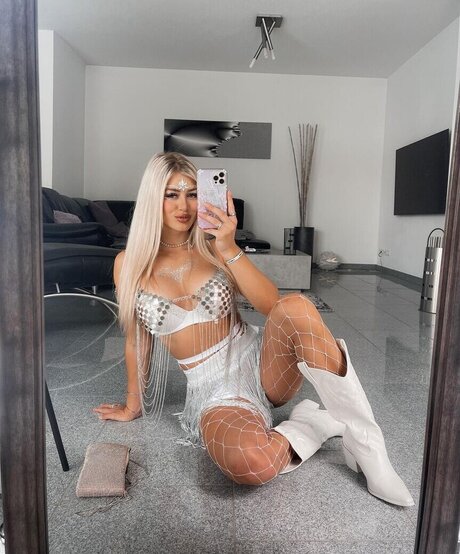 Chiara Antonella 完璧なモデル 写真