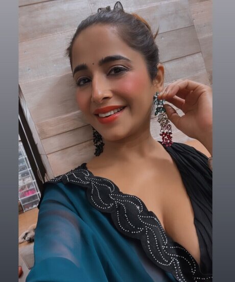 黒檀の熟女オンリーファンズ ホットヌード 画像