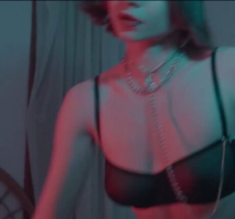 曲線美のブロンドオンリーファンズ 無料ヌード 写真