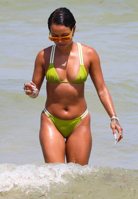 Karrueche Tran ポルノモデル ギャラリー