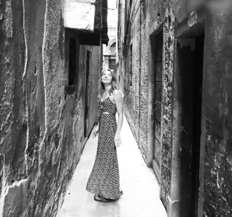 Upskirt Candids セクシーなスター 写真