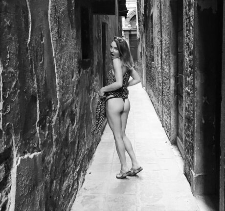 Upskirt Candids セックス女優 写真