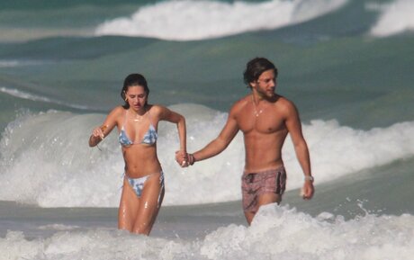 フラットオンリーファン アートヌード 画像