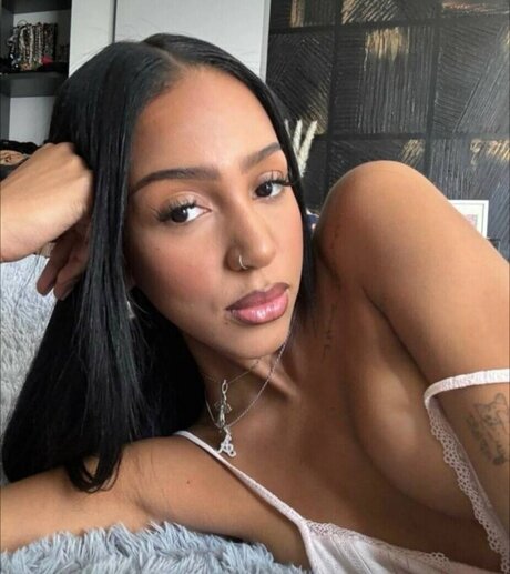 Aalishass Alishakone アートモデル ギャラリー