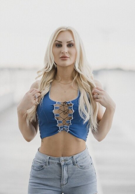 Giulie Hope Santana 素敵なスター ギャラリー