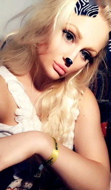 Giulie Hope Santana セックスモデル 画像