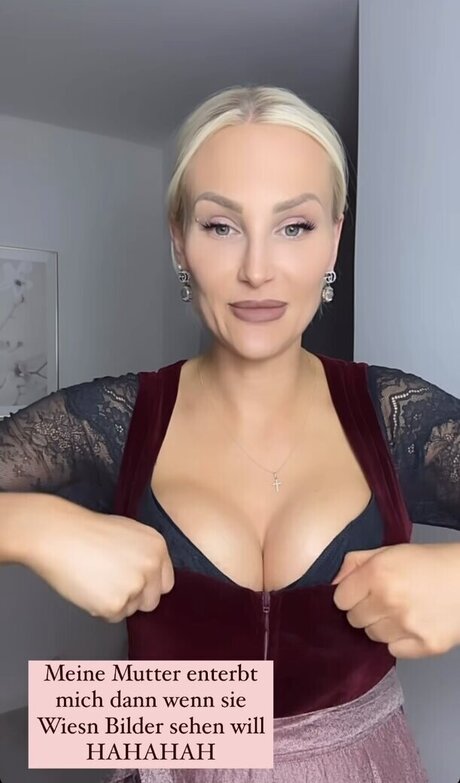 巨乳の黒人女性オンリーファンズ 美しい裸 画像