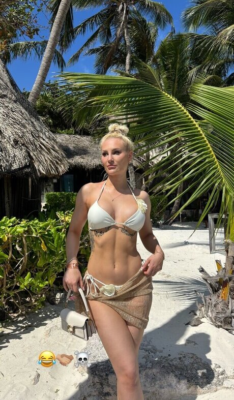 黒髪の熟女オンリーファンズ ホットxxx 画像