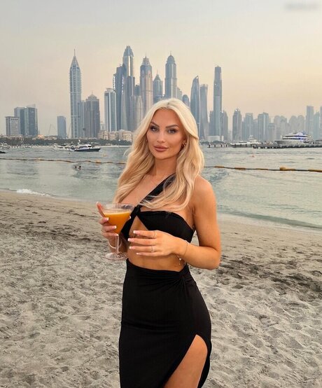 Giulie Hope Santana セックスポルノスター 画像