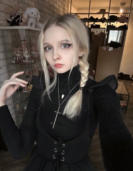 Sasha Gaier セクシーモデル 写真