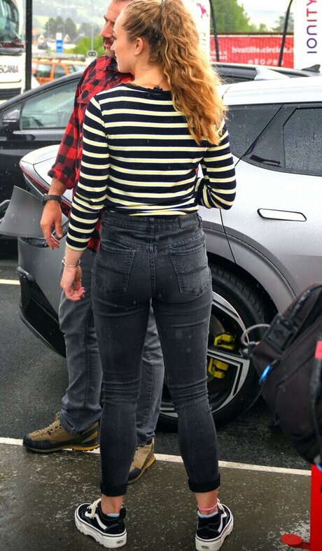 熟女の足オンリーファンズ 可愛い 写真