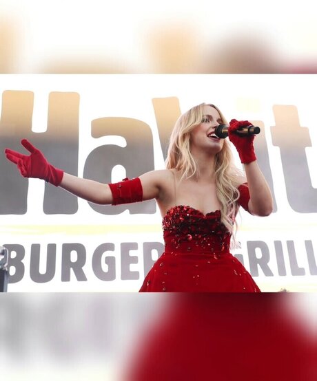 ブロンドヨガオンリーファンズ ホットセクシー 写真