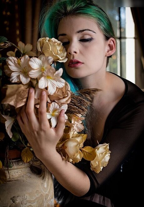 Chaos Isi ヌード女優 写真