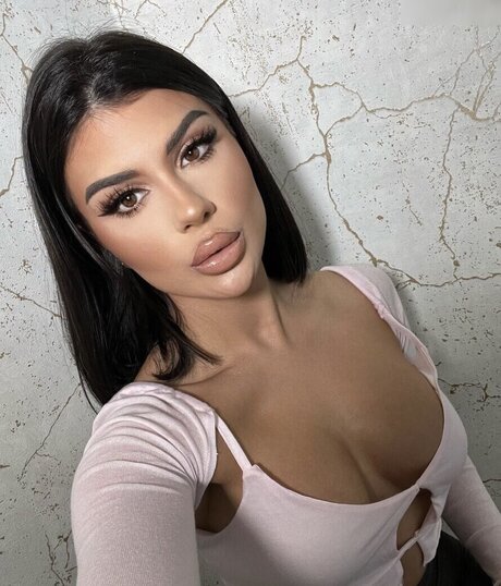 小さいチンポのシーメールオンリーファンズ ポルノ 写真