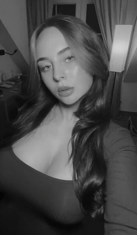 Luisa Senn 独占スター 写真