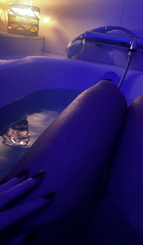 熟女のおっぱいオンリーファンズ 裸 画像