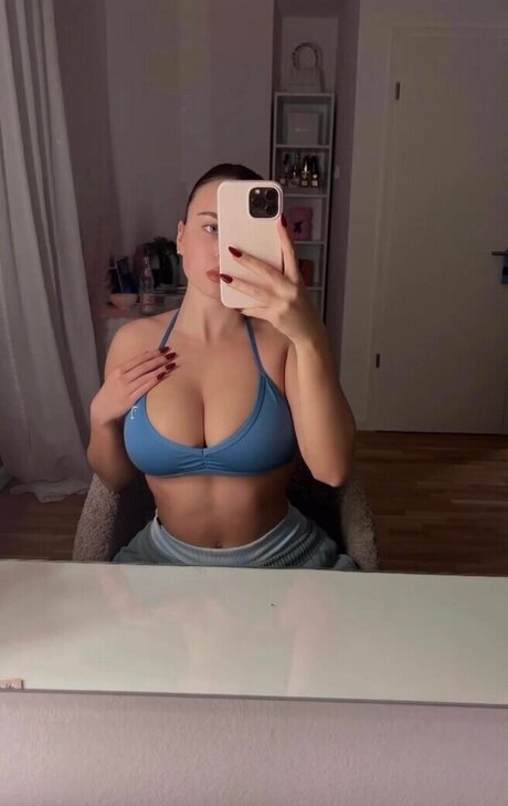 Luisa Senn セクシーモデル 写真