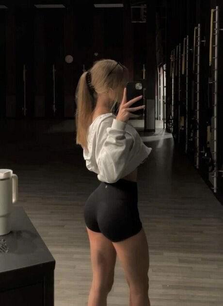 アウトドア 熟女 オンリーファンズ 無料エロ 写真