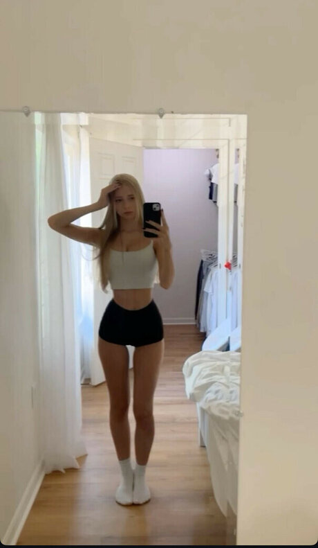 maya zrv 素敵なモデル 写真