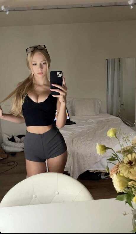 maya zrv 美しいポルノスター 画像