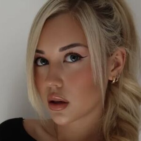 ジムのインフルエンサーオンリーファンズ ポルノ 写真