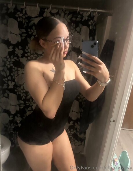 cherryizzyy セックスモデル 写真