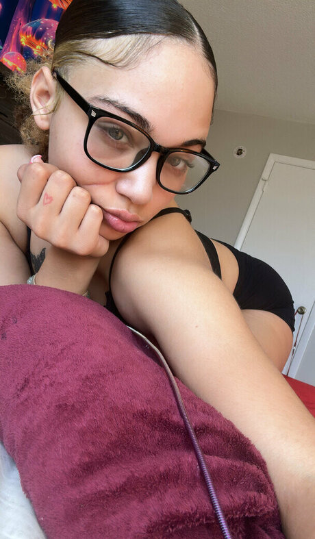 cherryizzyy 裸のポルノスター アーカイブ