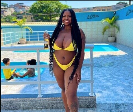 Velvet Scarlett ヌードモデル 写真