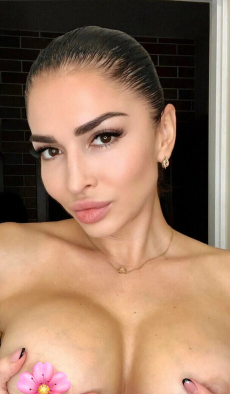 Caroline ASMR セックスモデル 画像