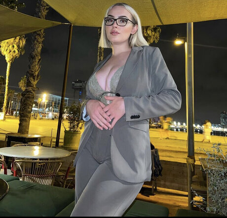 Dr Santi 可愛いモデル 写真