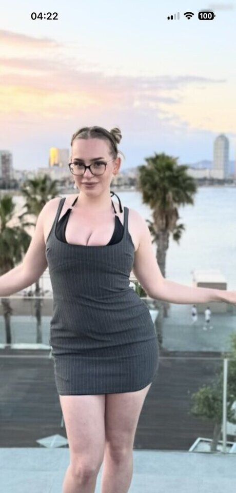 ぽっちゃりブルネットオンリーファンズ ホットセックス 画像