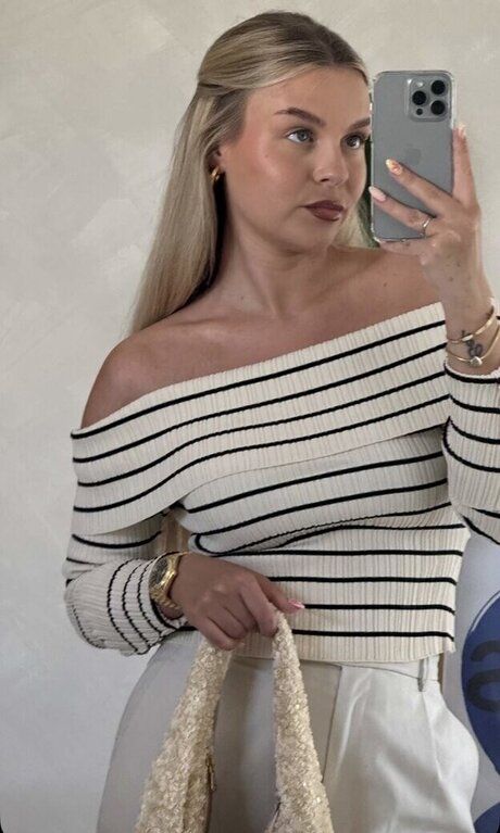 キッチンセックスオンリーファンズ セクシー裸 画像