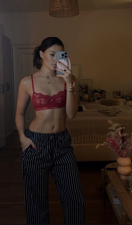 いちごミルクオンリーファンズ 美しい裸 ギャラリー