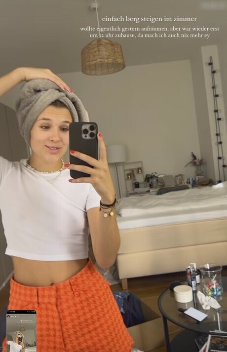 ティーンランジェリーオンリーファンズ ホットヌード 写真