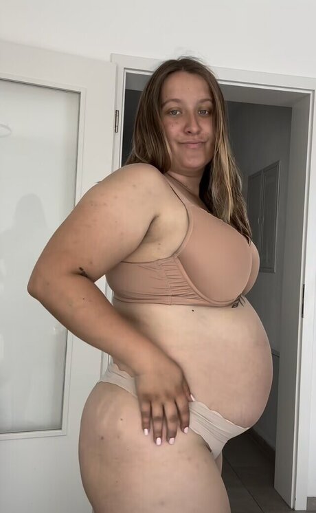 角質の女の子オンリーファンズ ホット 画像