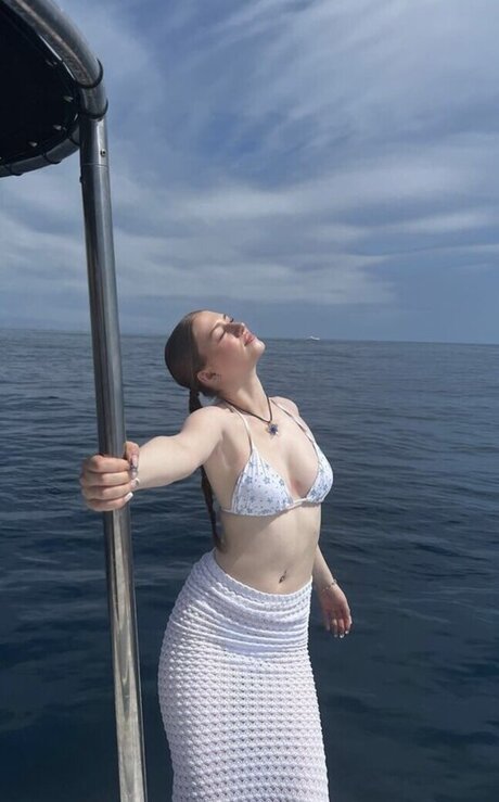 小さなおっぱいオンリーファンズ HD 写真