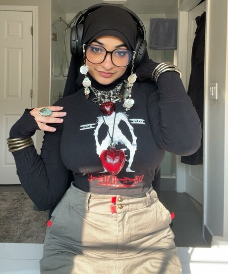 cryimgthrowingup ポルノ女優 写真