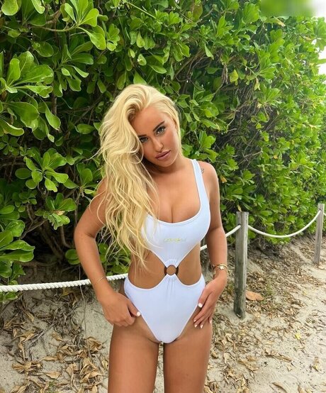 美しいベイビーオンリーファンズ ヌード 写真