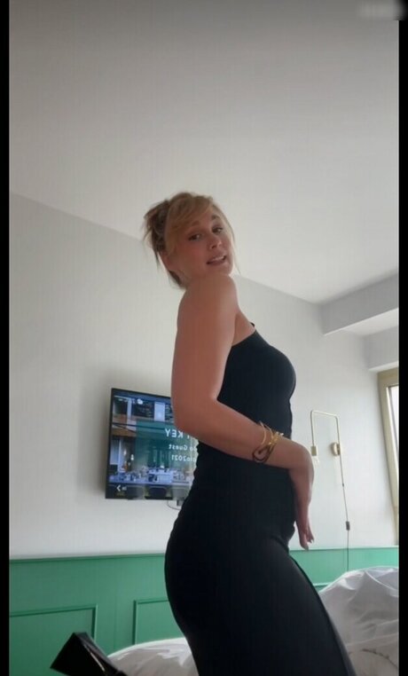 大きなプッシー唇オンリーファンズ アートヌード 写真