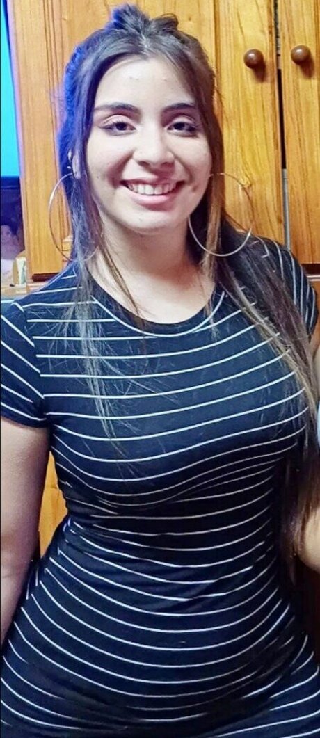 ストリップショー オンリーファンズ セクシーヌード 画像