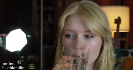 BestBlondiiecb ヌードのポルノスター 写真