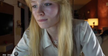 BestBlondiiecb アダルトスター 写真