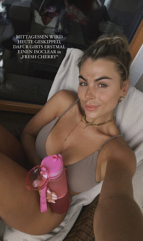 曲線美のランジェリーオンリーファンズ 美しいポルノ 写真