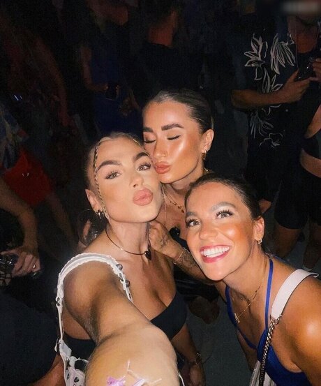 Lenaknk ポルノスター 可愛い ギャラリー