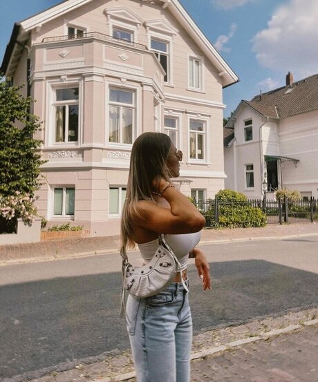 ストリップショー オンリーファンズ 美しい裸 写真