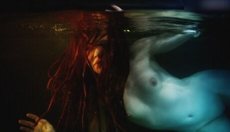 日本の熟女オンリーファンズ 美しいヌード 写真