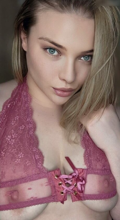 金髪の小人オンリーファンズ ポルノ 画像