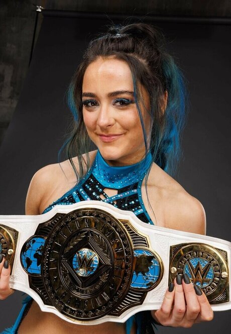 Lyra Valkyria セクシーなポルノスター ギャラリー