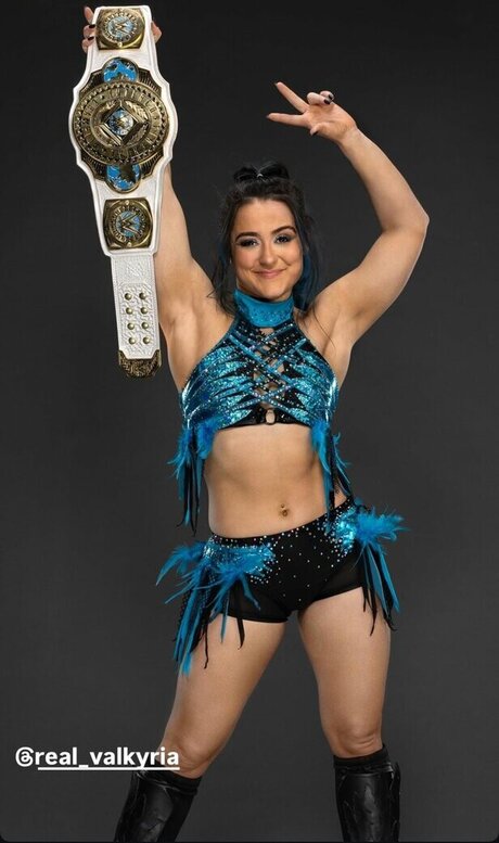 Lyra Valkyria 裸のスター ギャラリー