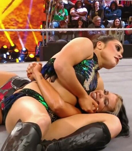 Lyra Valkyria ヌードモデル 写真